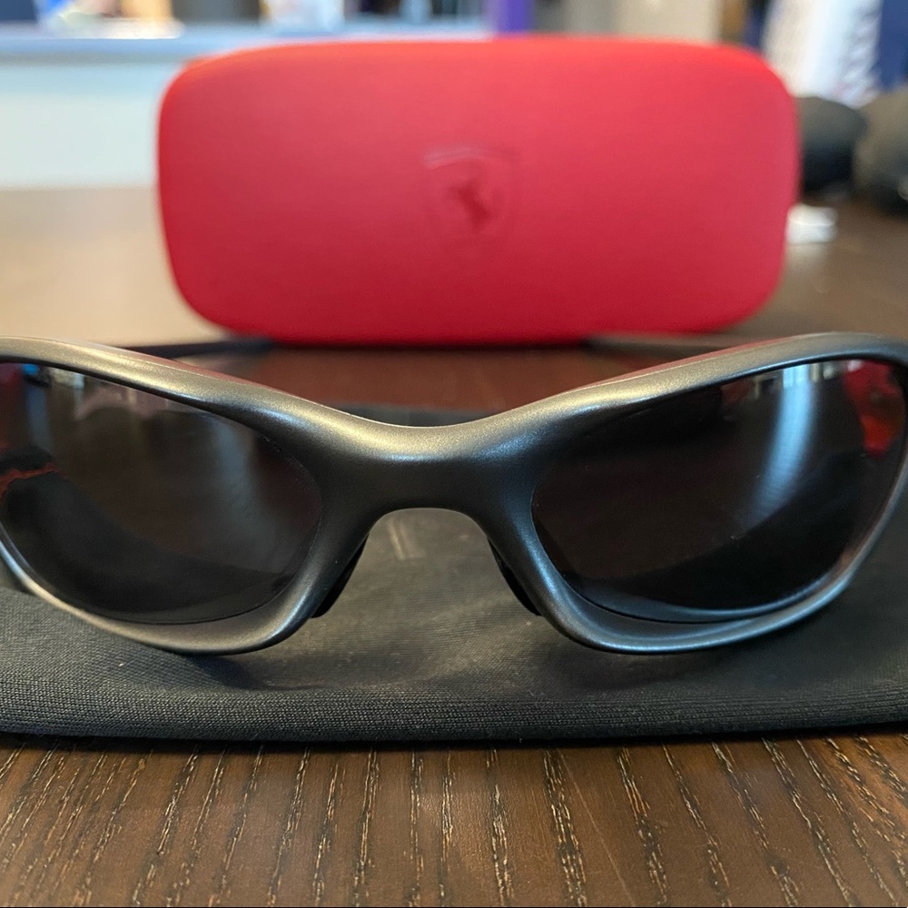 Oakley “Valve” Ducati edition